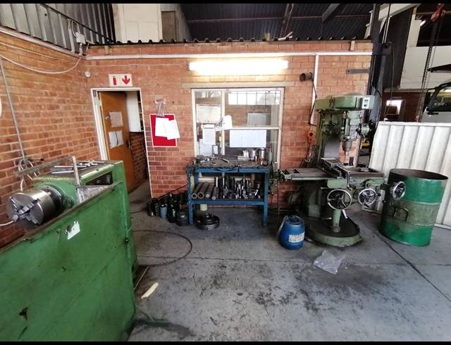 1,335M² WAREHOUSE FOR SALE IN ANDERBOLT
